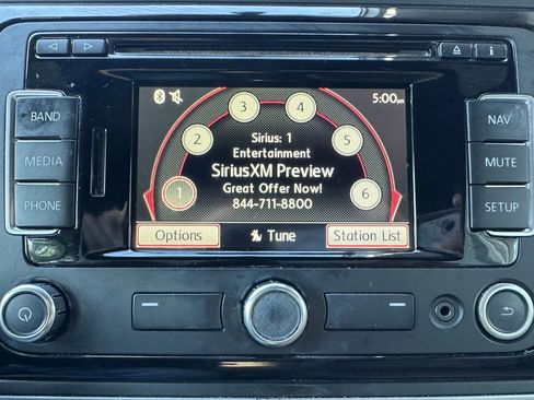 Used 2013 Volkswagen Beetle 2.0T image 17