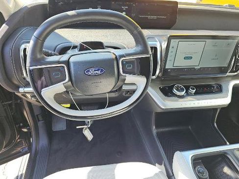 Used 2025 Ford Expedition Max Platinum AWD/4WD image 3