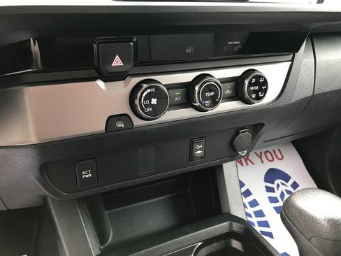 Used 2018 Toyota Tacoma SR w/ SR Convenience Package RWD image 18