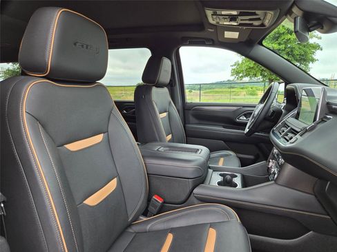 Used 2023 GMC Yukon XL AT4 w/ LPO, Floor Liner Package AWD/4WD image 29
