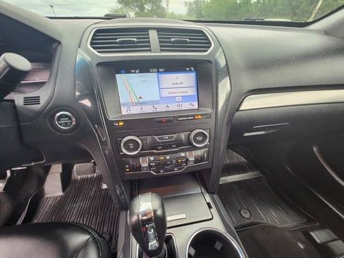 Used 2019 Ford Explorer XLT w/ Equipment Group 202A AWD/4WD image 15