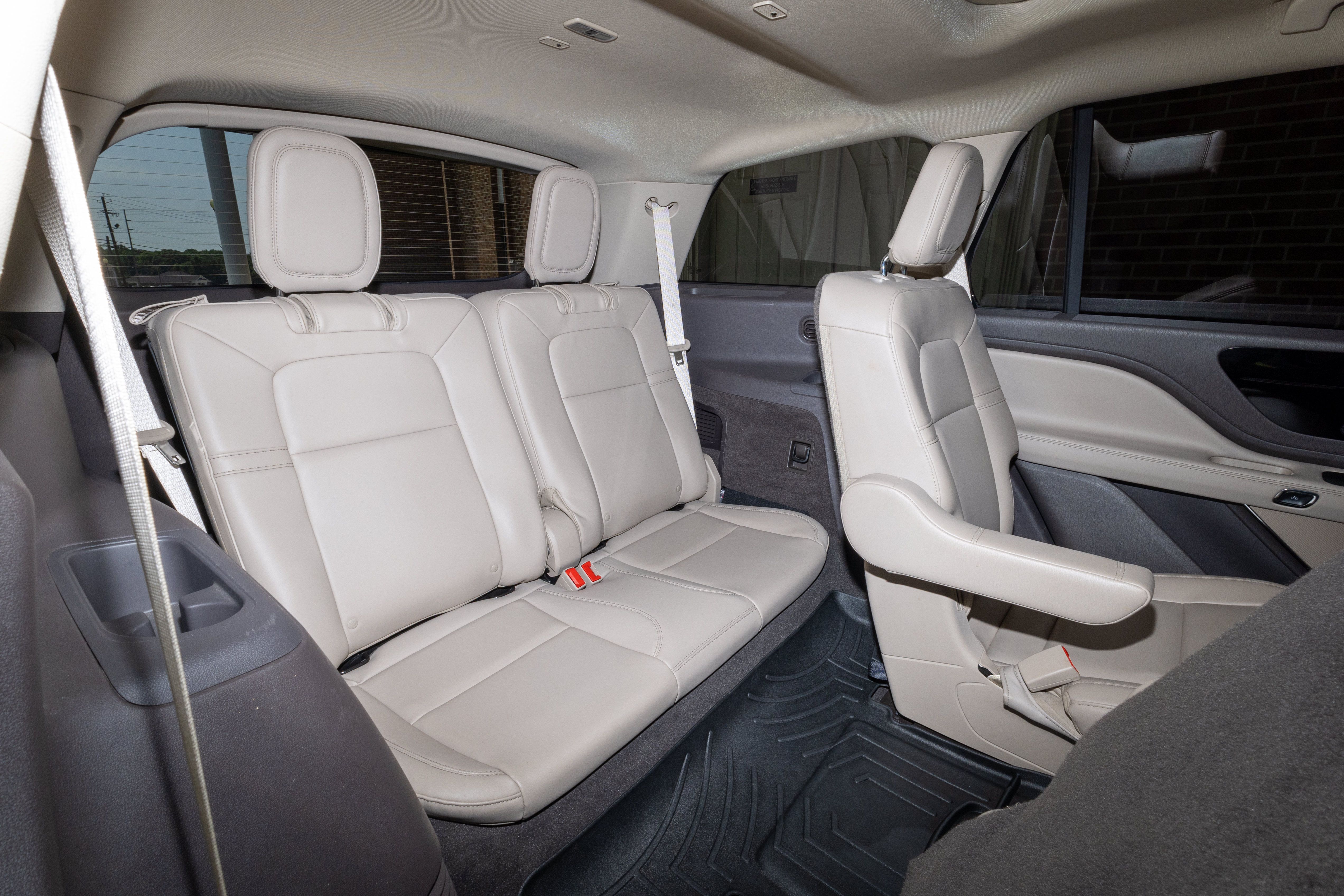 Used 2023 Lincoln Aviator 2WD w/ Premium Package image 29