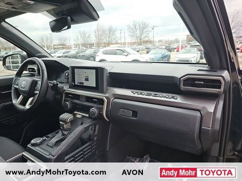 Used 2024 Toyota Tacoma SR5 AWD/4WD image 33