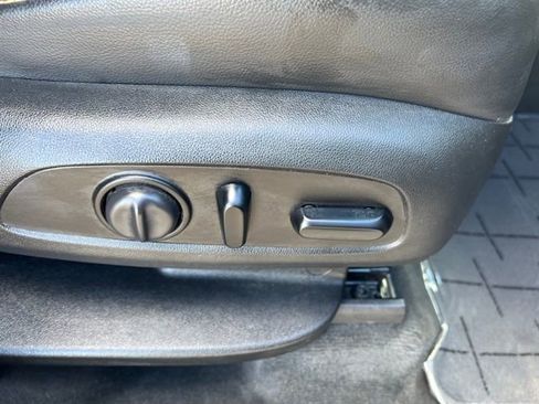 Used 2021 Chevrolet Traverse LT image 17