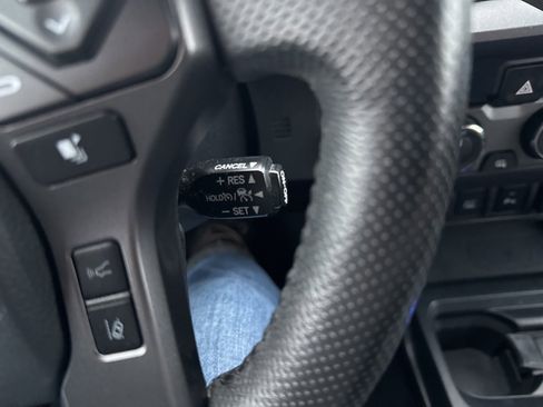 Used 2019 Toyota Tacoma TRD Off-Road image 31