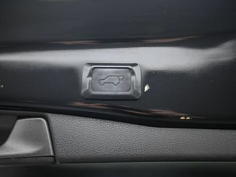 Used 2019 Toyota RAV4 XLE Premium w/ Cold Weather Package AWD/4WD image 28