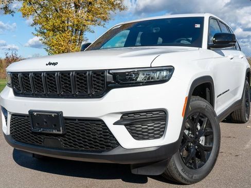New 2025 Jeep Grand Cherokee Altitude image 1