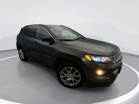 Used 2022 Jeep Compass Latitude AWD/4WD image 1