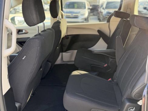 Used 2023 Chrysler Voyager LX image 21