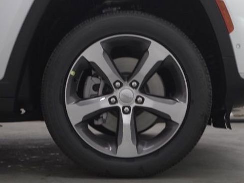 New 2025 Jeep Grand Cherokee L Limited w/ Luxury Tech Group II image 11