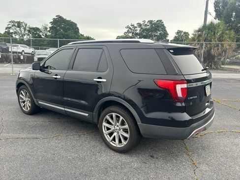 Used 2017 Ford Explorer Limited FWD image 3