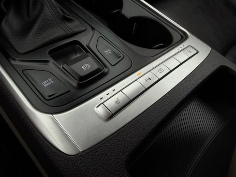 Certified 2025 Kia Carnival FWD image 21