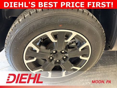 Used 2023 Jeep Renegade Latitude w/ Sun/Sound Group AWD/4WD image 8