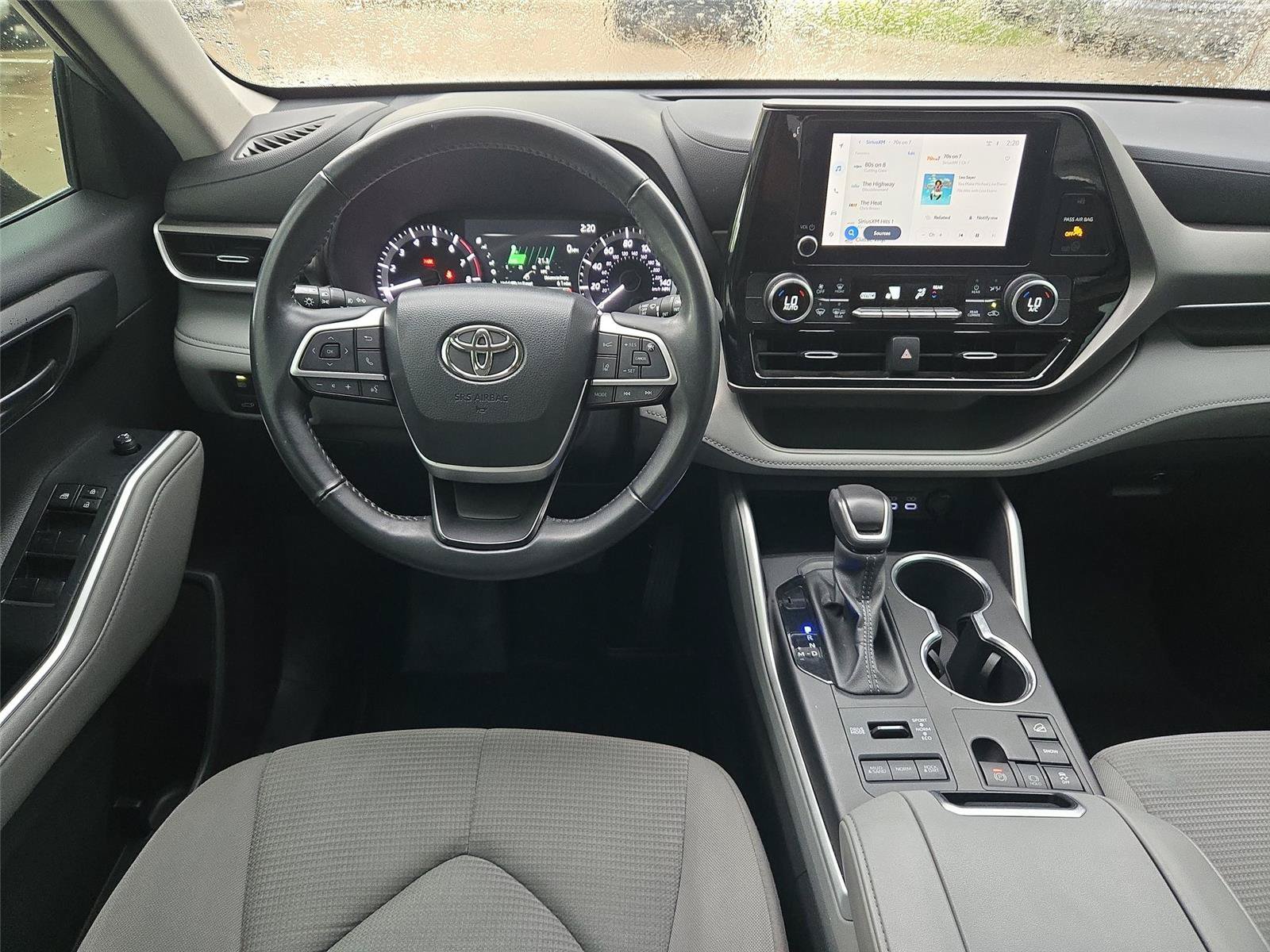 Used 2024 Toyota Highlander LE AWD/4WD image 12