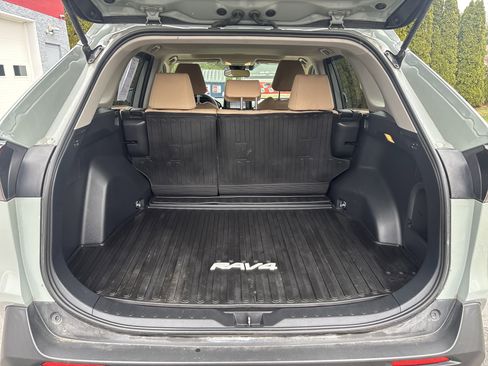 Used 2019 Toyota RAV4 XLE image 5