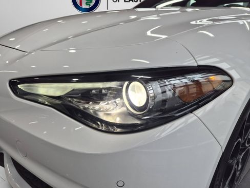 Used 2023 Alfa Romeo Giulia Veloce RWD image 65