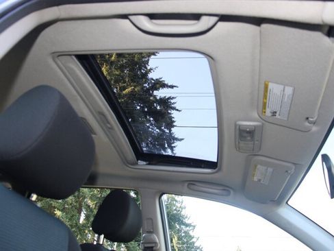 Used 2006 Toyota Matrix XR FWD image 9