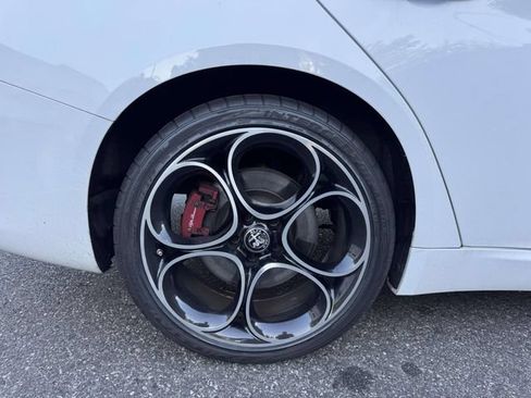 Used 2023 Alfa Romeo Giulia Ti RWD image 10