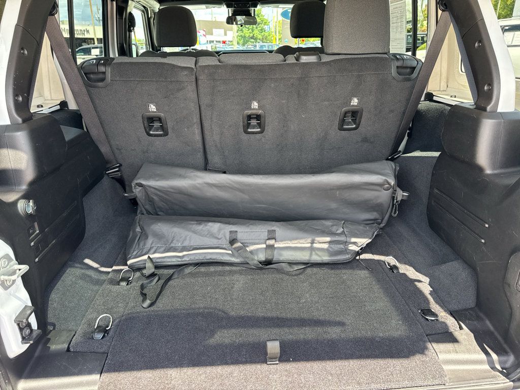 Used 2025 Jeep Wrangler Unlimited Rubicon AWD/4WD image 11