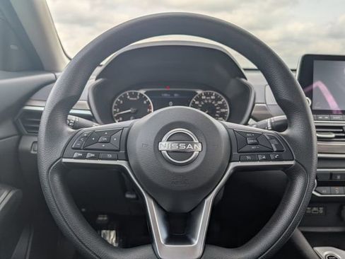 Used 2024 Nissan Altima 2.5 SV image 17