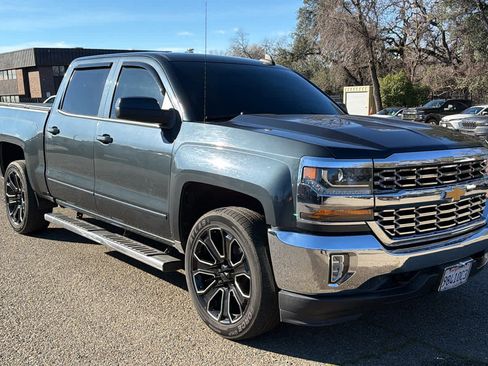 Used 2018 Chevrolet Silverado 1500 LT w/ LT Eassist Package image 3