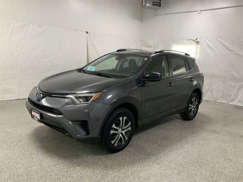 Used 2017 Toyota RAV4 LE AWD/4WD image 2