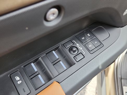 Used 2024 Land Rover Defender 130 X image 8