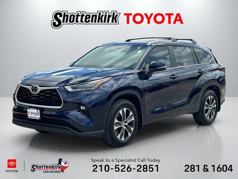 Used 2026 Toyota Highlander XLE AWD/4WD image 1