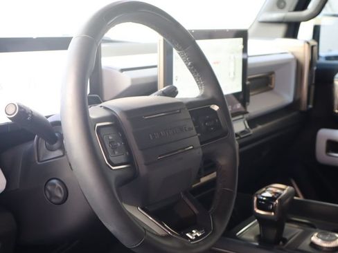 Used 2025 GMC Hummer EV 3X AWD/4WD image 18