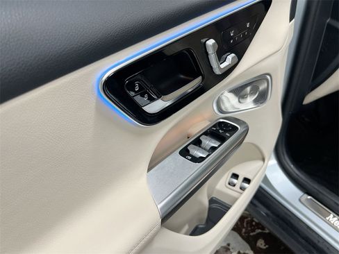 Used 2025 Mercedes-Benz GLC 350e GLC 350e image 22