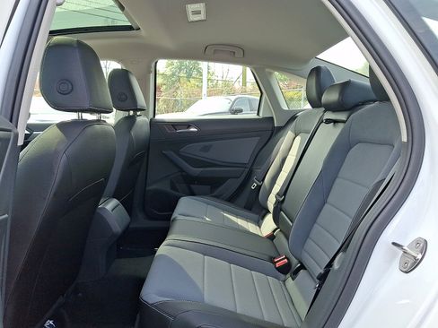 New 2026 Volkswagen Jetta SE FWD image 6