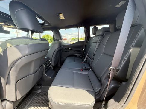 Used 2024 Lexus GX 550 AWD/4WD image 19