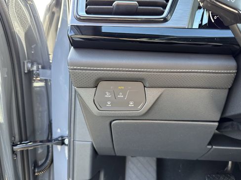 New 2026 Volkswagen Atlas Cross Sport SE image 12