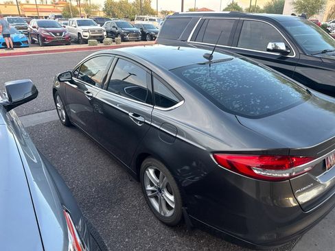 Used 2018 Ford Fusion SE FWD image 5