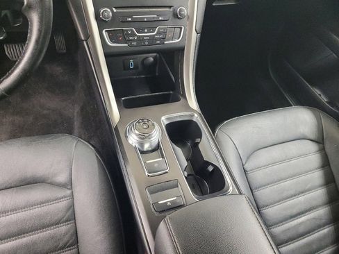 Used 2018 Ford Fusion SE w/ Fusion SE Technology Package FWD image 26