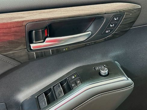 New 2026 Toyota Highlander Platinum image 8