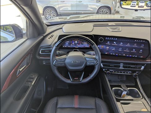 Used 2024 Chevrolet Traverse RS AWD/4WD image 3