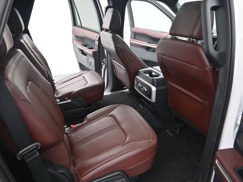 Used 2024 Ford Expedition Limited AWD/4WD image 30