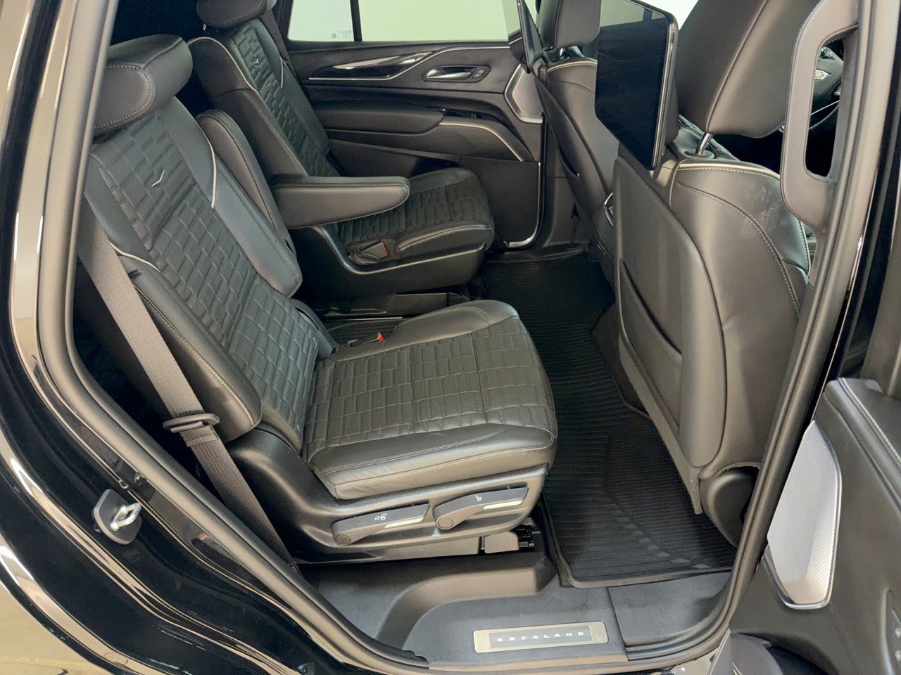 Certified 2023 Cadillac Escalade V AWD/4WD image 29