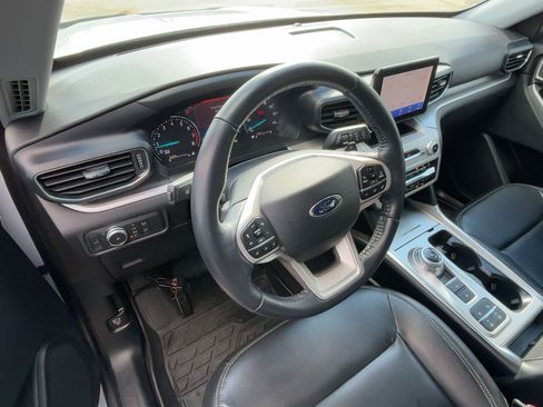 Used 2020 Ford Explorer XLT w/ Equipment Group 202A image 12