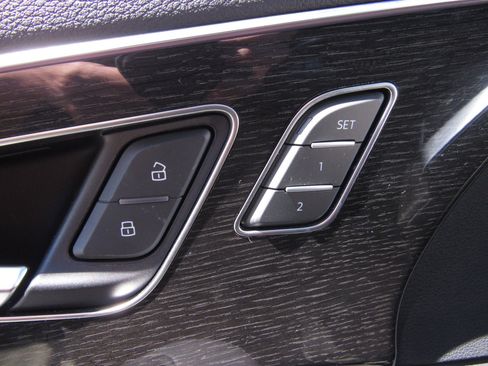 Used 2023 Audi Q7 3.0T Prestige image 25