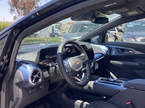 New 2025 Chevrolet Equinox EV LT image 10