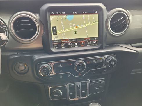 Used 2022 Jeep Wrangler Unlimited Sahara image 23