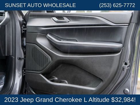 Used 2023 Jeep Grand Cherokee L Altitude image 71