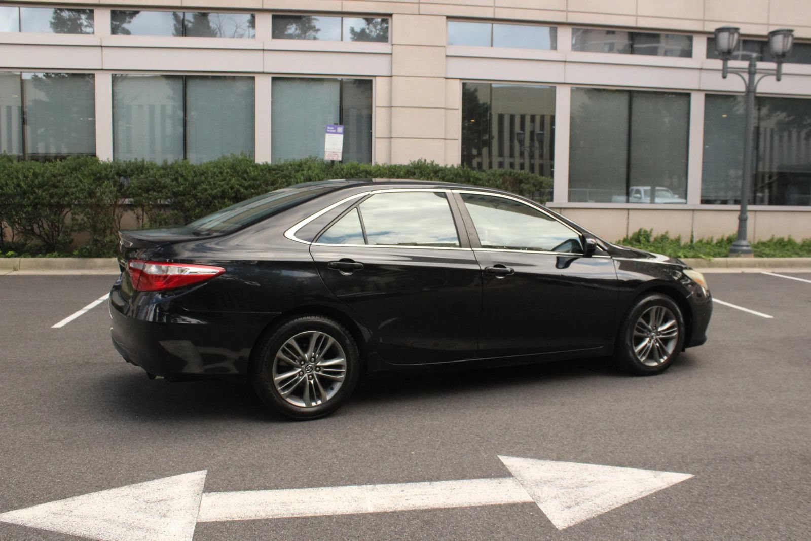 Used 2015 Toyota Camry SE FWD image 7