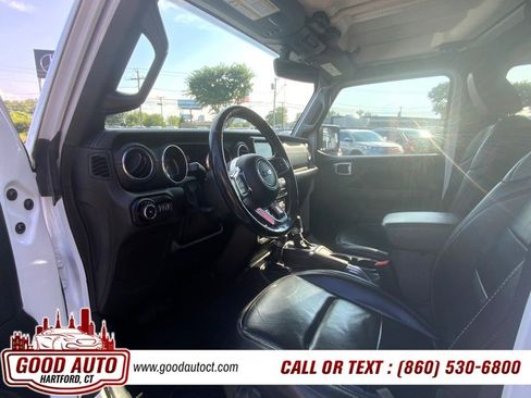 Used 2019 Jeep Wrangler Unlimited Sahara w/ Uconnect 4C Nav & Sound Group AWD/4WD image 10