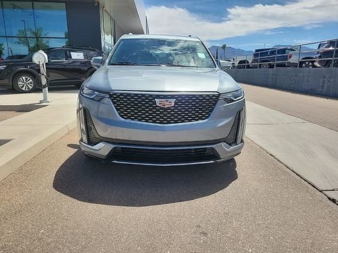 Used 2025 Cadillac XT6 Premium Luxury image 2