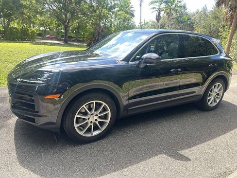 Used 2024 Porsche Cayenne AWD/4WD image 3