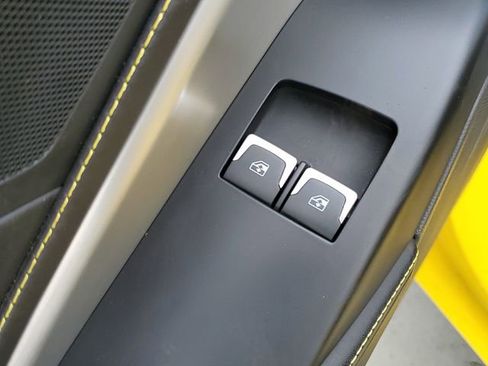 Used 2018 Chevrolet Corvette Stingray Convertible image 26