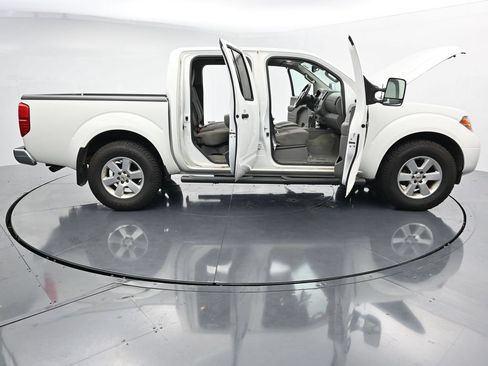 Used 2016 Nissan Frontier SV w/ SV Value Truck Package AWD/4WD image 38